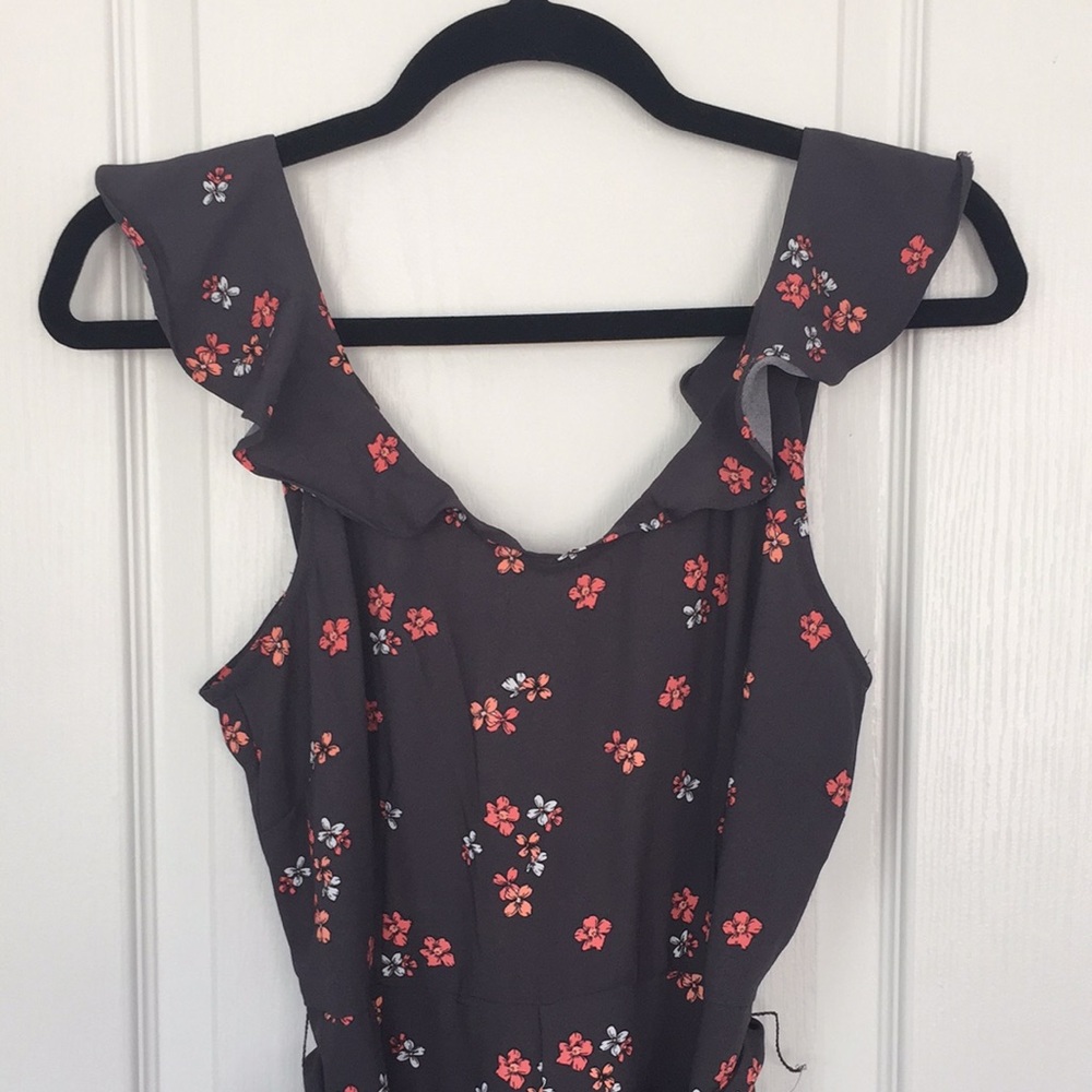 🔔🕊️LAST CHANCE NWT LOFT Grey Floral Jumpsuit